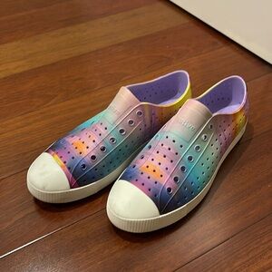 Men’s Native Shoes in Jefferson Sugarlite Print Purple / Sunset Blur EUC Sz 13